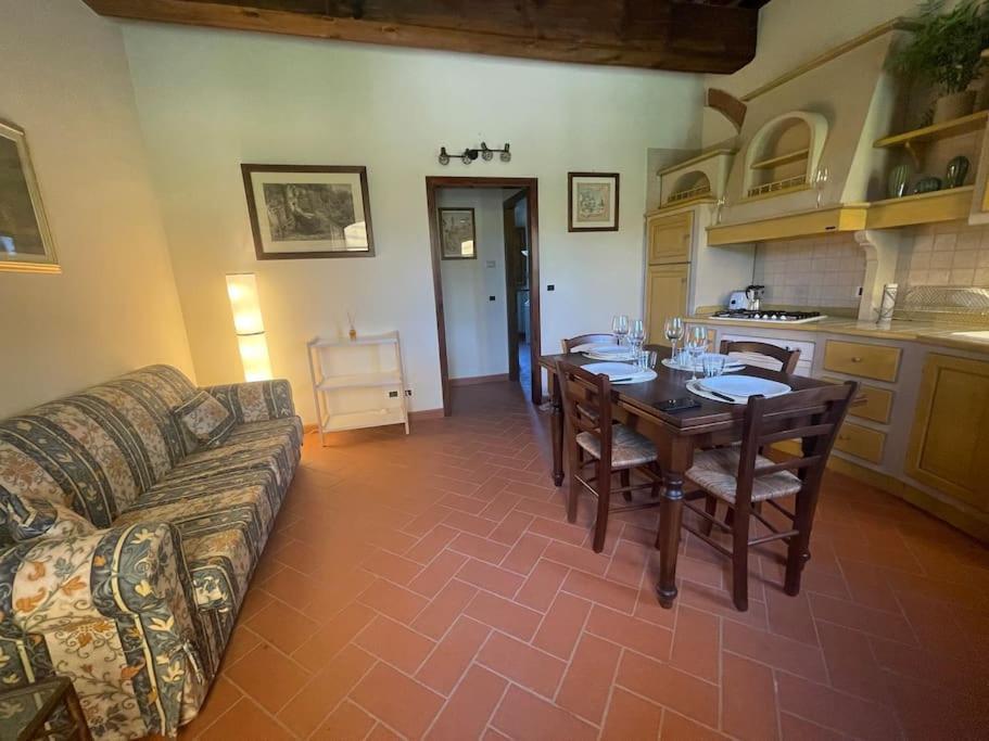 Casa Vacanza Villaggio Poggio Rosso Arezzo Kültér fotó